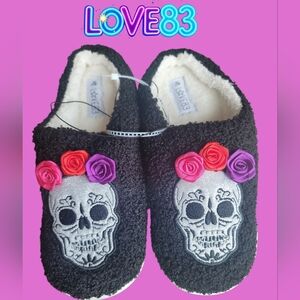 L☆VE83 Black Skull Slippers with Floral Accents